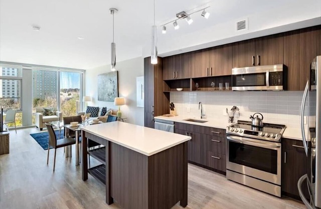 Sleek 1BR | Upscale Amenities | Business Traveler Friendly | Crystal City by GLS