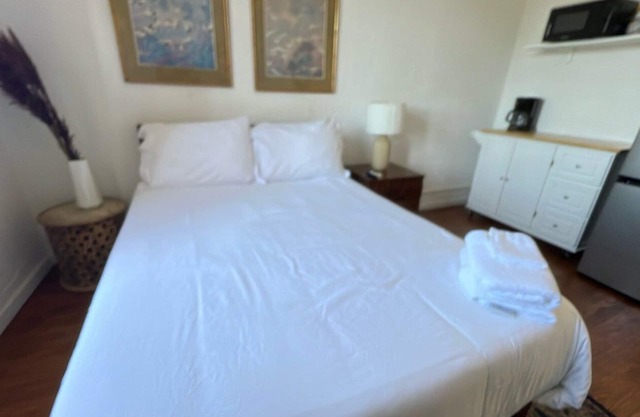 Sleek and Sophisticated: Trendy Apartments DTLA!