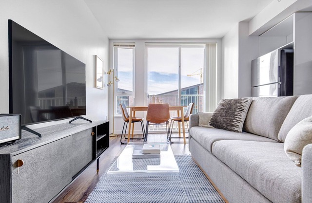 Sleek Bellevue 1BR w/BBQ, Gym, W/D, near Spring District, by Blueground