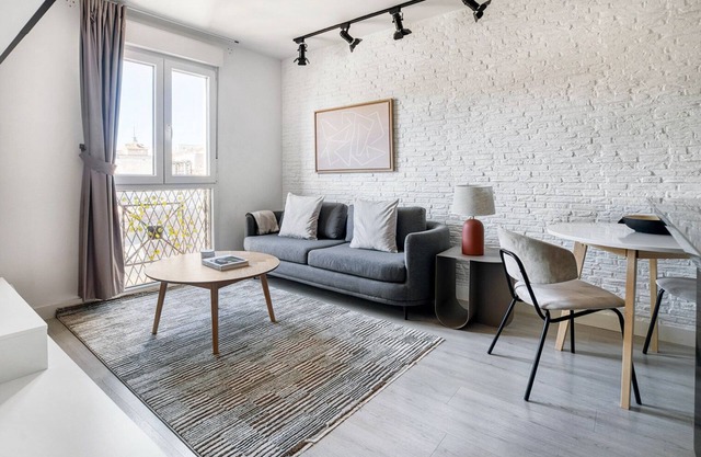 Sleek Huertas-Cortes 1BR, in Las Letras & heart of Madrid, by Blueground