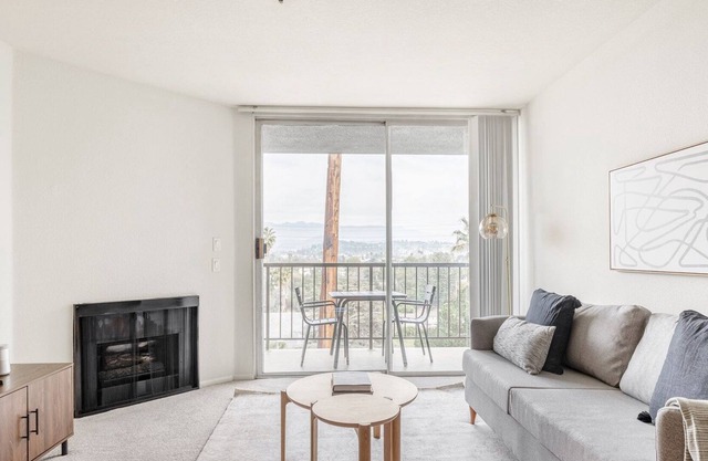 Sleek Los Feliz 2BR w/ Gym, Pool & Lounge, near Brand St, by Blueground