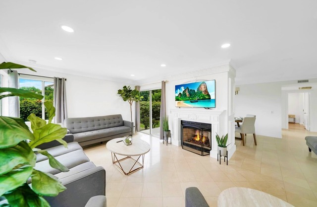 Sleek & Modern! Ocean Views! Walk to Beach! Pool & Patio! STR23-0052