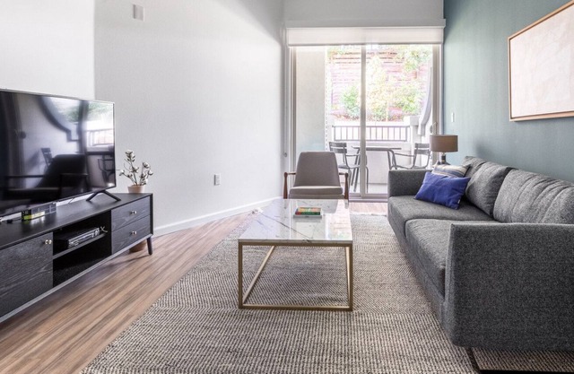 Sleek Westchester 1BR w/ Gym, Pool, nr. Venice Beach, by Blueground