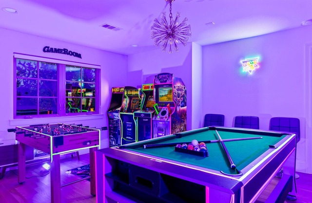 Sleep 16 - Mini Golf-Patio-Arcade-Pool Table & Fun - DAL - Easy Airport Access