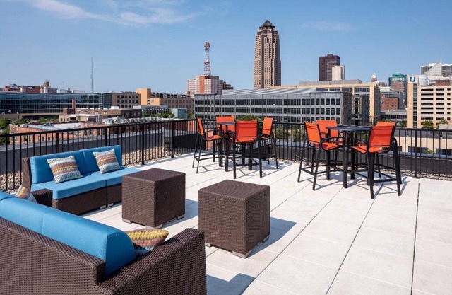 Sleepover Premier Downtown Des Moines Apartments