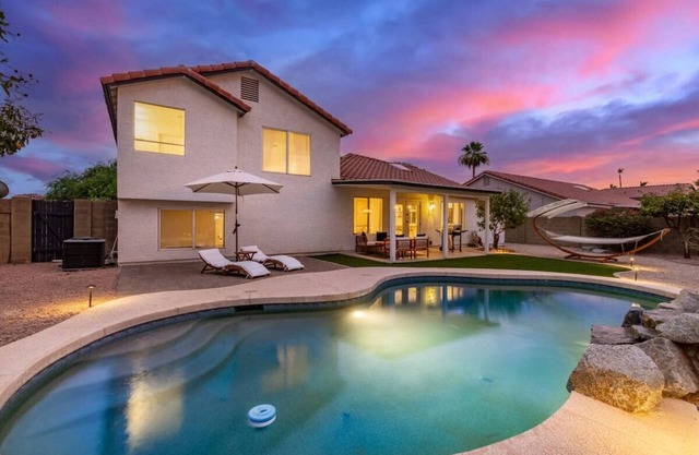 Sleeps 13 | 3 Showers | Heated Pool | Citrus Trees