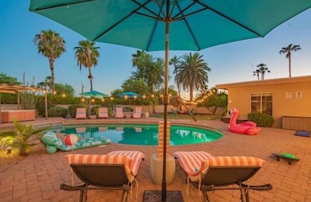 Sleeps 16+HotTub~HTD Pool~ Billiards~ Game Room Arcade~ Putting Golf~Sctsdle QTR