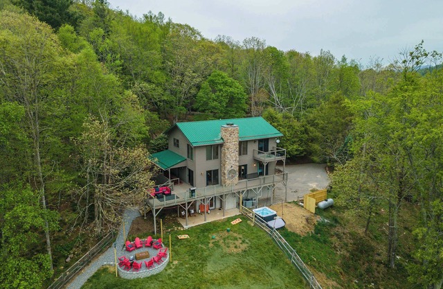 Sleeps 20! Hot Tub~Outdoor Theater~Putt Putt~Games