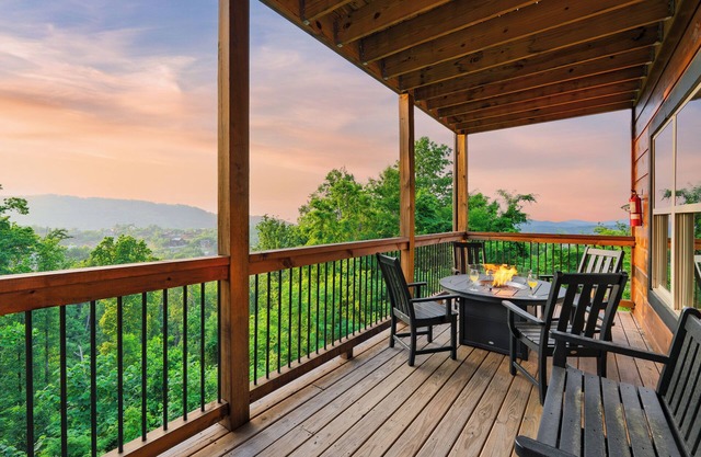 Sleeps 24 | 2 Homes, Hot Tub, Sauna, Movie Theater, Firepit, Pool, Tennis Courts