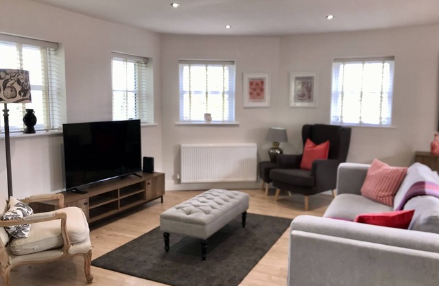 Sleeps 4 in 2 En-suite bedrooms Apartment just 1/2 mile from Wisbech Town centre