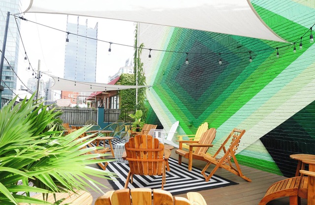 Sleeps 8 | 4 SoBro Suites Near Bars, Dining & Live Music – by AvantStay
