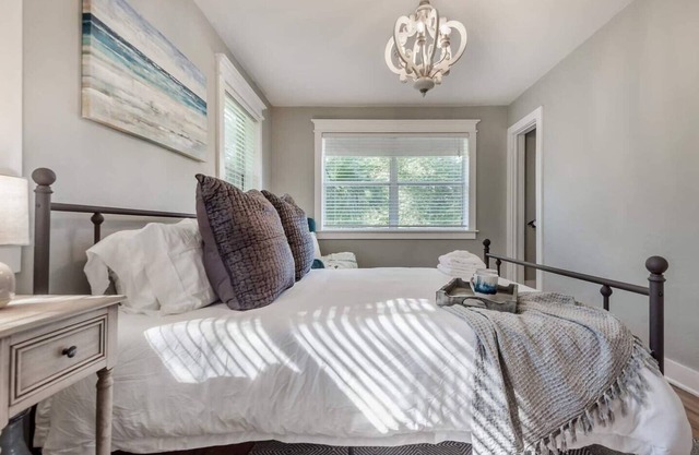 Sleeps 8 | Pet Friendly | Safe+Parking | Apt 1&2