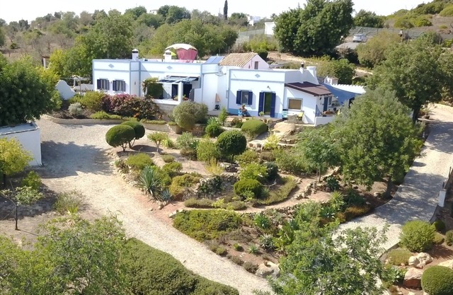 Small apartment in a quiet location with two private terraces and sea views