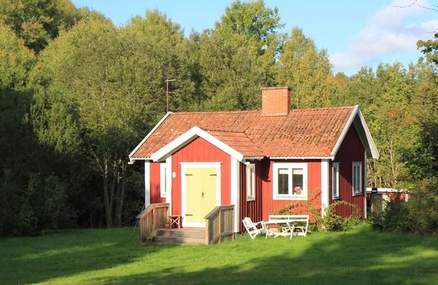 Small cottage in South Stone Lake, New 3 mil north of Karlskrona