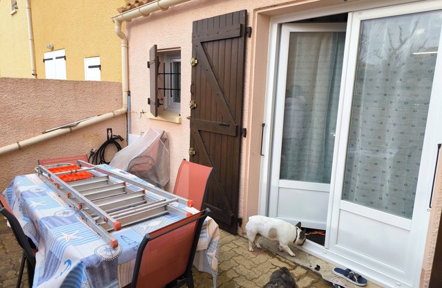 Small house on the seafront in a condominium Pets welcome