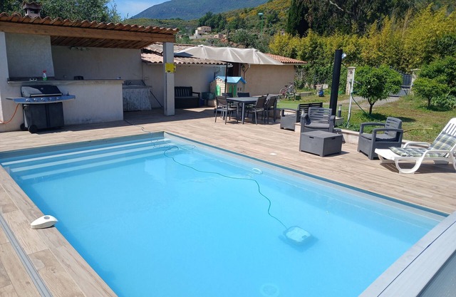 Small house under the olive trees with private pool