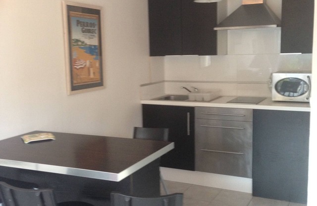 Small house with garden 800m beach trestraou.
