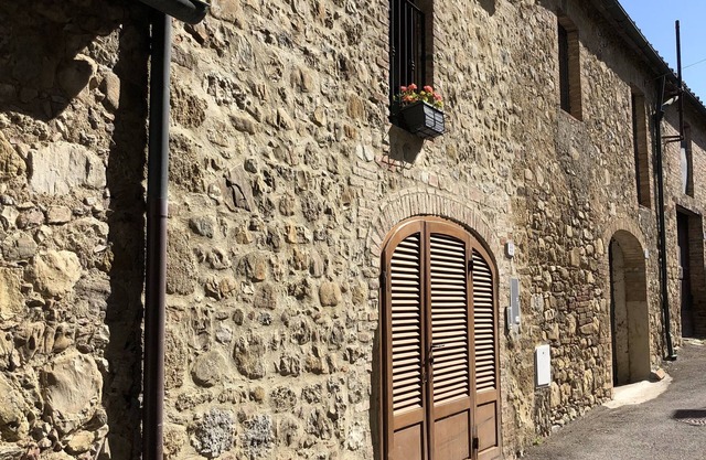 Small house with garden in the heart of Tuscany
