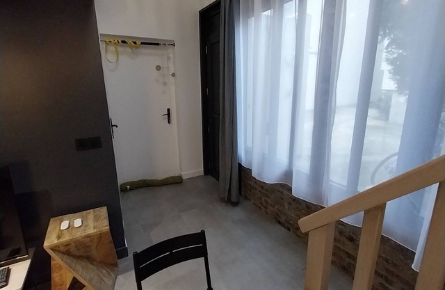 Small loft and terrace in Le Lilas, 4 minutes from the Serge Gainsbourg metro station on line 11