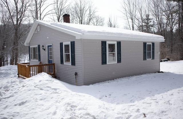Small Vermont House perfect for Leaf & Ski Season!