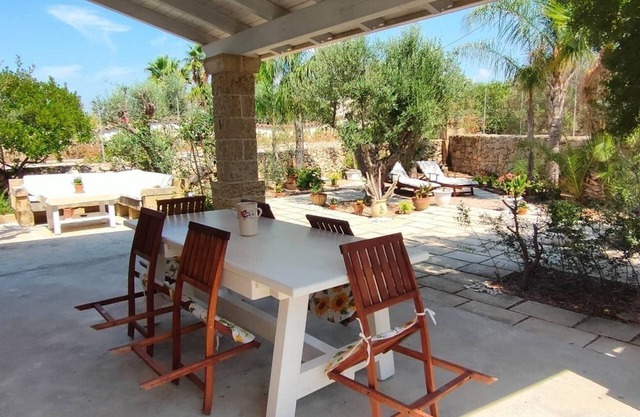 Small villa 300 mt from the sea surrounded by greenery 15 km from Gallipoli.