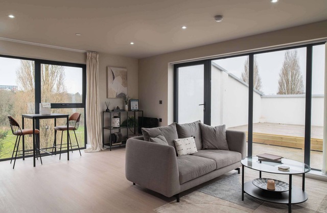 Smart 1 Bed Apartment in Birmingham w Roof Terrace