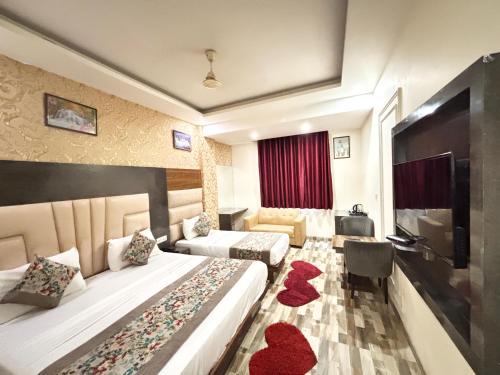 Smart Plaza Hotel - Free Airport Drop
