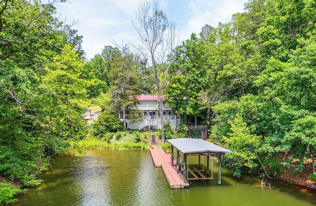 Smith Mountain Lake Cottage w/Dock + Fire Pit!