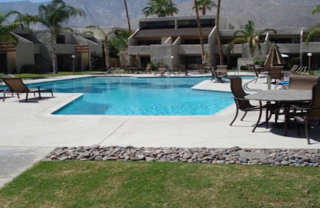 Smoketree Racquet Club 1-Bedroom