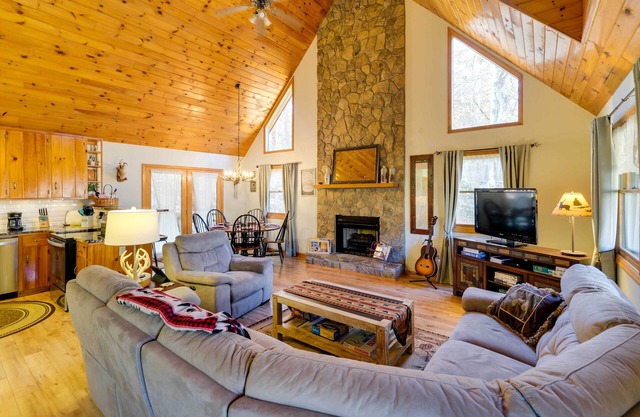 Smoky Mountain Cabin w/Fire Pit: Hike & Fish!