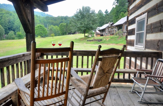 Smoky Mountain Retreat # 5 - Authentic log cabin in the Great Smoky Mountains