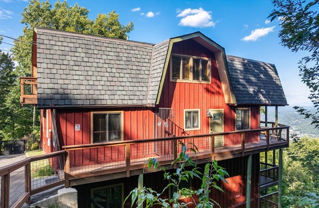 Smoky Mtn High - 8bd 7bth in Chalet Village w/Mountain Views!