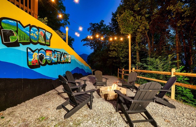 Smoky Mtn Retreat! Large Pool, Game Rm, Hot Tub!