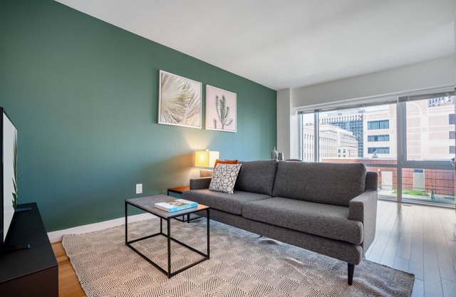 Snazzy Back Bay 1BR w/W/D, Gym, Doorman, near T Station, by Blueground