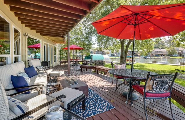 Snowbirds Welcome: Lakefront Montgomery Home