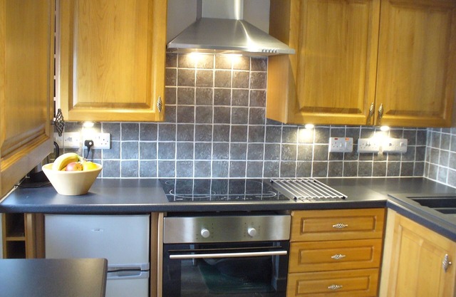 Snowdonia cottage, parking,woodburner,pets welcome, restaurant-pub next door !