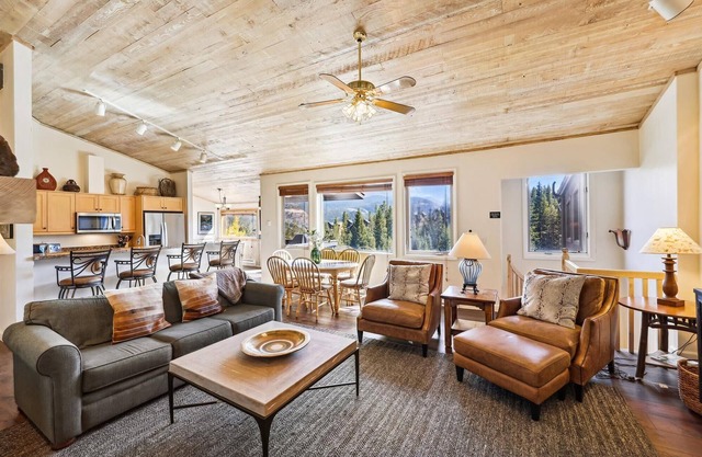 Snowflake Lookout-Ski In/Ski Out Townhome-4 O'clock Area-Private Hot Tub!