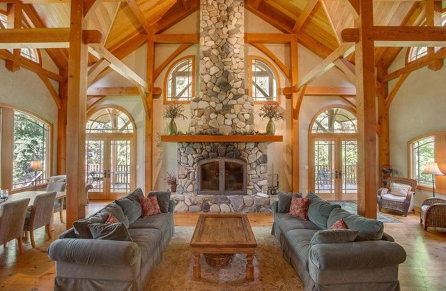 Snowgrass Lodge - River, Mountain Views & Hot tub