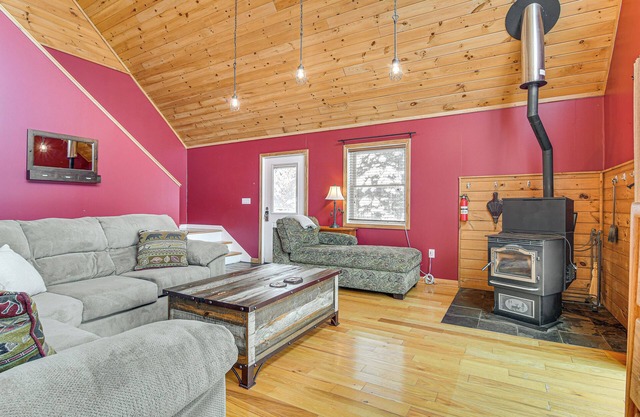 Snowmobiling On-Site: Secluded Vermont Getaway