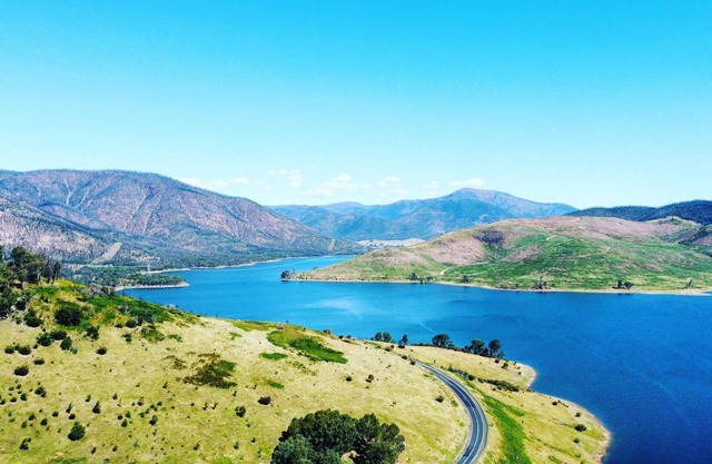 Snowy Cottage for Nature Lovers - Foxtel - Pet Friendly - Selwyn Snowfields - Yarrongobilly Caves - Walks - Boating and Fishing