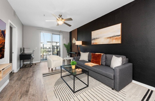 Snug 2BR Near ASU|Pool, Gym & Pet-Frndly