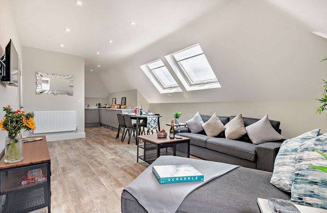 SOBO Loft Sleek Southbourne Apartment