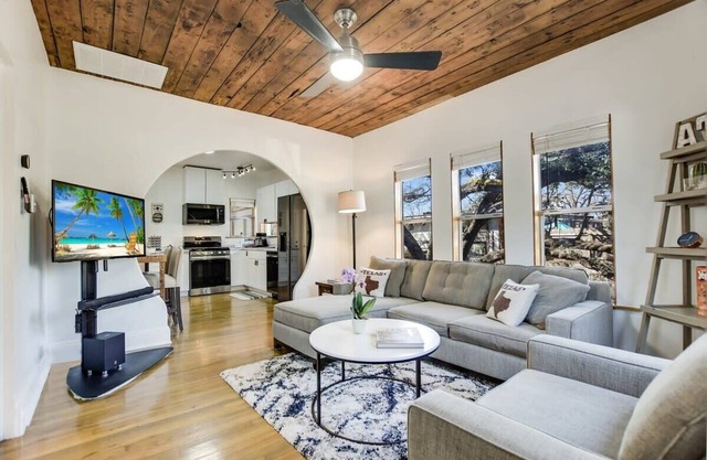 SoCo - Creekside Bungalow - Portoro
