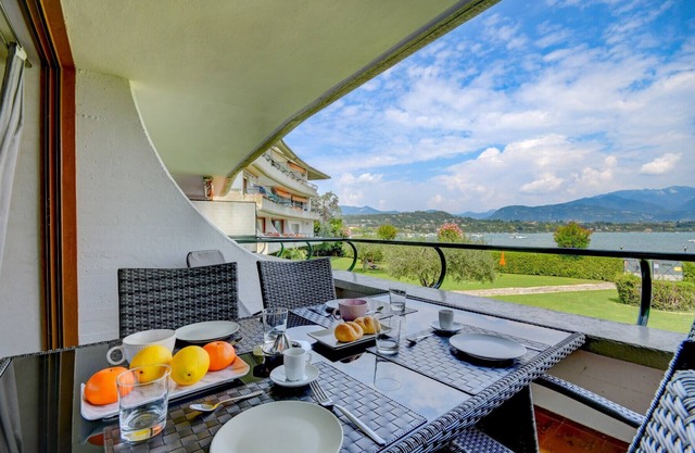 Sogno del Lago: in front lane of the beach in Manerba del garda
