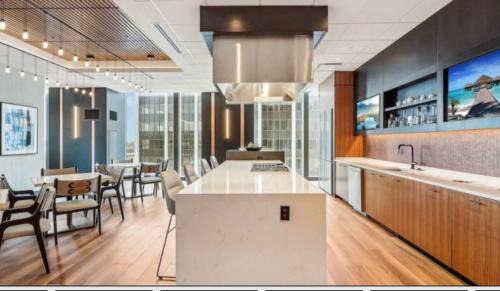 Sojourn Rosslyn Gym Pool Rooftop & Free Parking