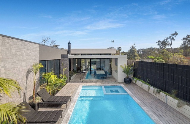 Solace by the Bay: 5 BR, 3 BA House in Blairgowrie, Sleeps 10