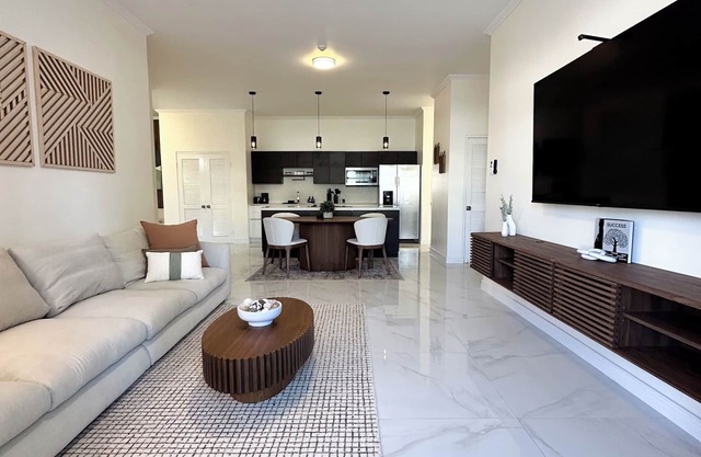 Solara Oasis - Ironshore - 10 Mins from Airport