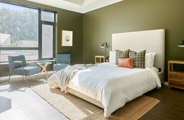 Sonder at University Park | Studio Apartment