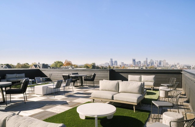 Sonder The Lookout | Spacious Four-Bedroom Apartment w/Balcony