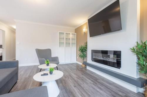 Soothing Minimalist Escape - Suite with Balcony & Fireplace